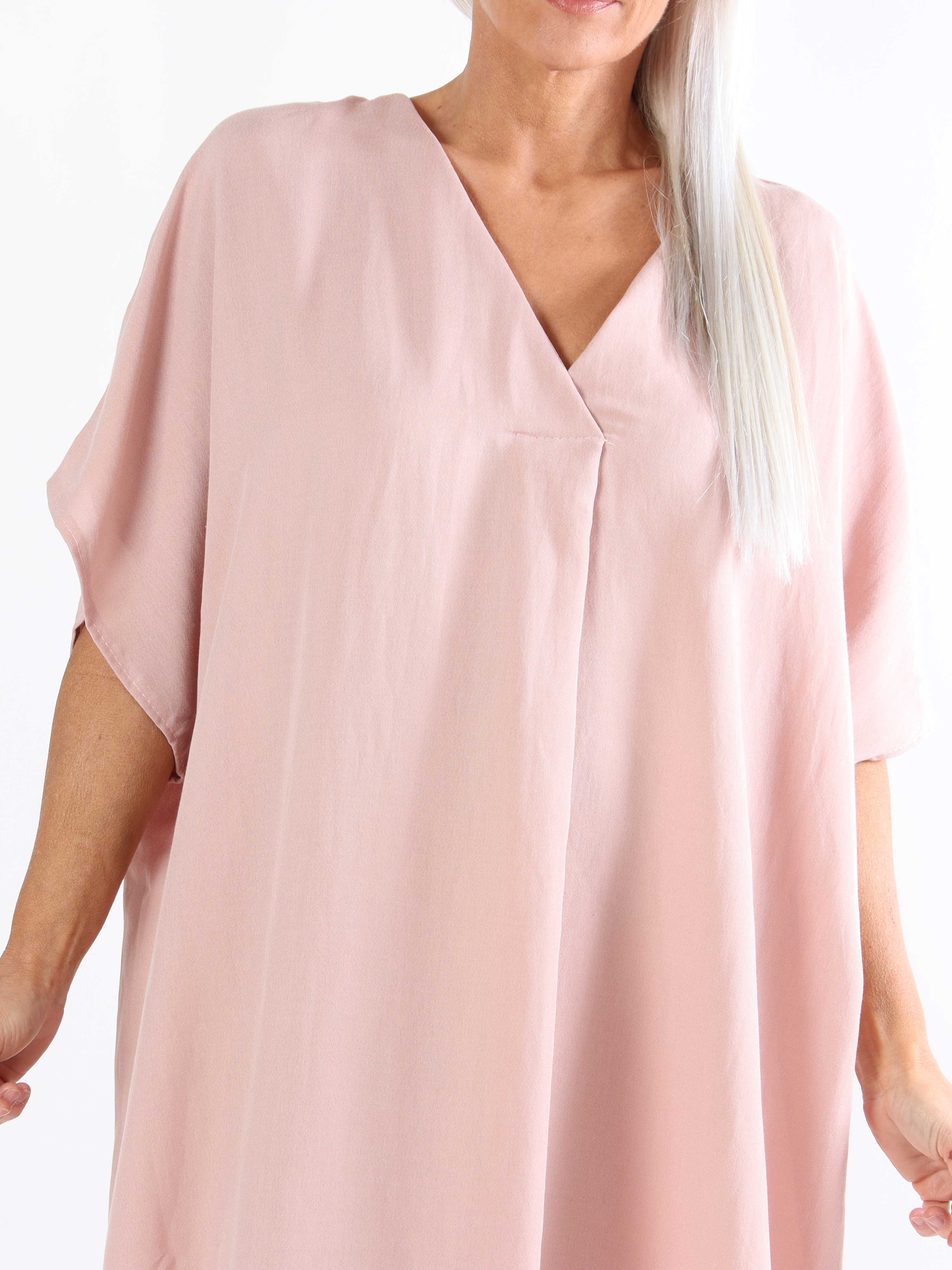 Astrid - Simpel plus size kjole med v-udskæring